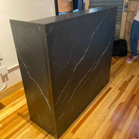 Recepción Marmol Negro