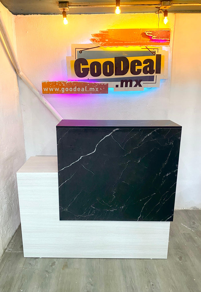 Recepción Negra / Mármol blanco con cajón
