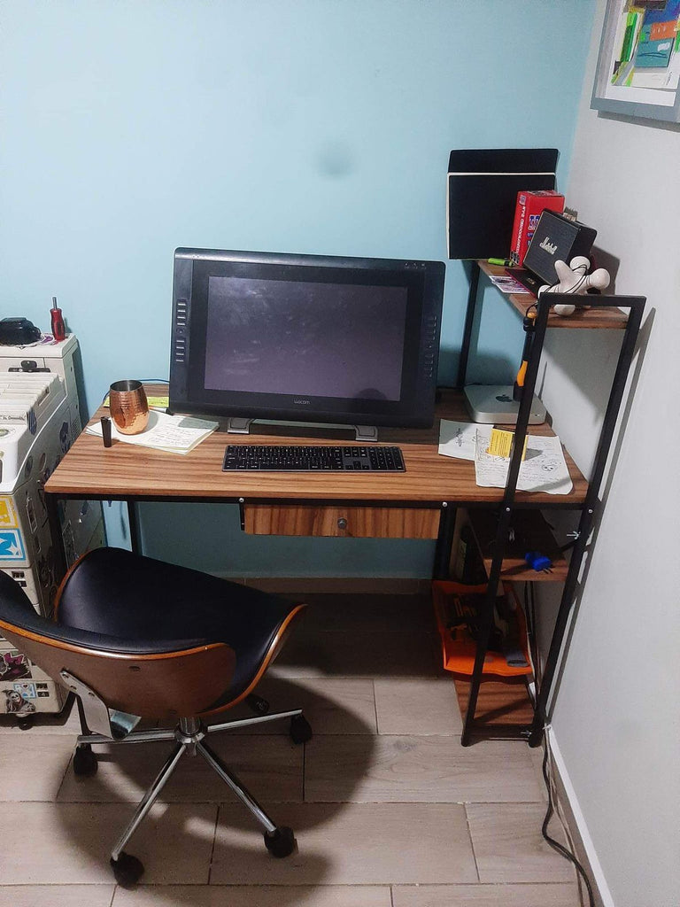 Escritorio con repisas laterales