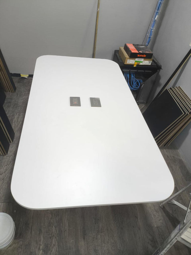 Mesa para sala de juntas 6 personas Melamina 170 x 90 cms Con contactos USB