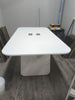 Mesa para sala de juntas 8 personas 2.40x1.10mts con contactos  (2 usb y 3 contactos)
