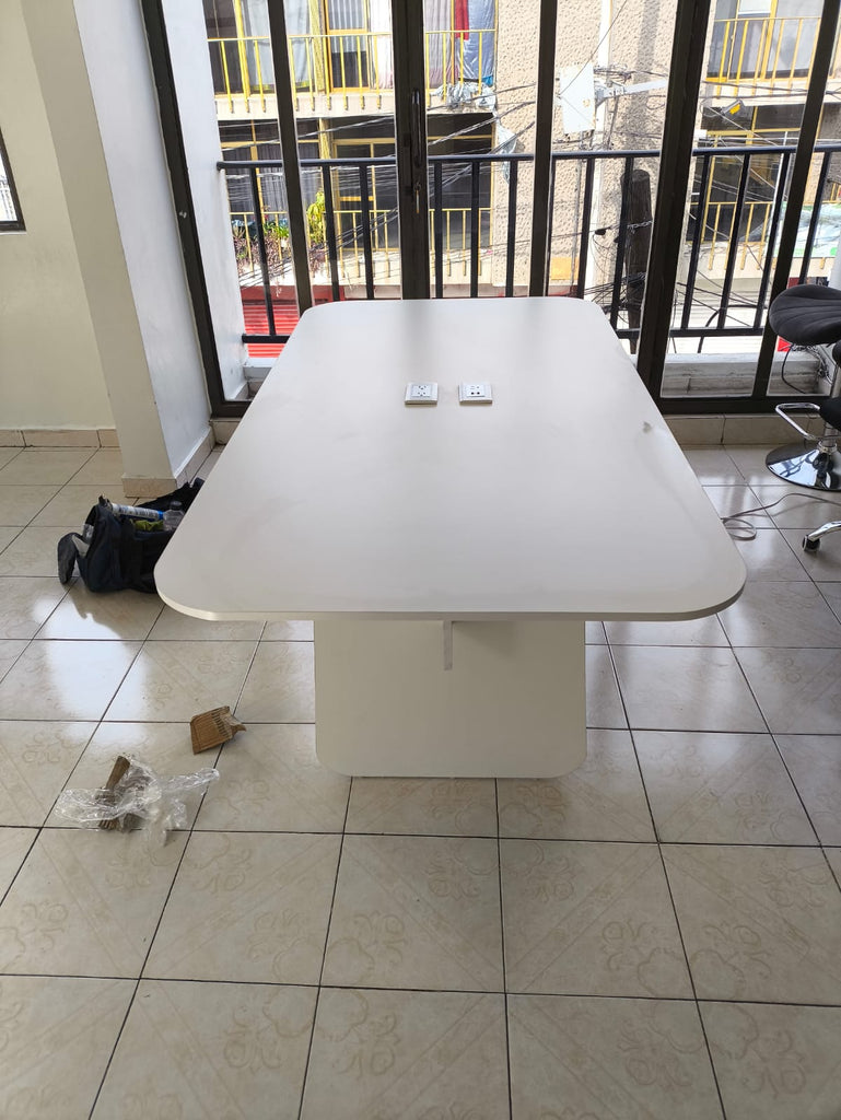 Mesa para sala de juntas 8 personas 2.40x1.10mts con contactos  (2 usb y 3 contactos)