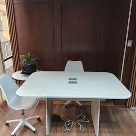 Mesa para sala de juntas 6 personas Melamina 170 x 90 cms Con contactos USB