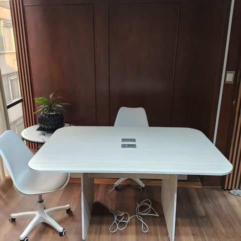 Mesa para sala de juntas 6 personas Melamina 170 x 90 cms Con contactos USB