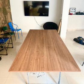 Mesa para sala de juntas 8 personas Base Metálica 2.40x1.10mts Sin contactos