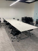 Mesa para sala de juntas 8 personas Base Metálica 2.40x1.10mts con contactos y USB