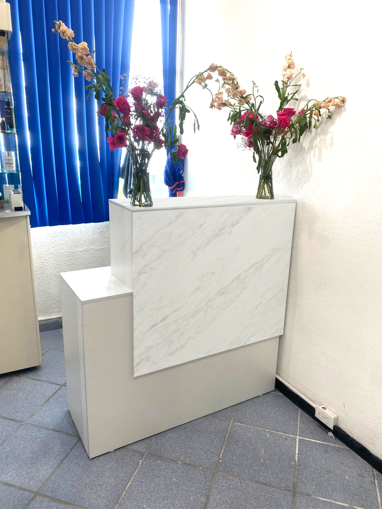 Recepción QUVIKA / Mármol Blanco