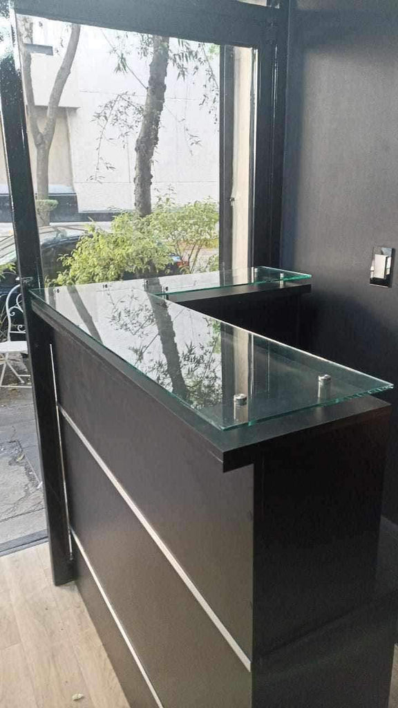 Recepción Ejecutiva en Escuadra con cubierta de Vidrio