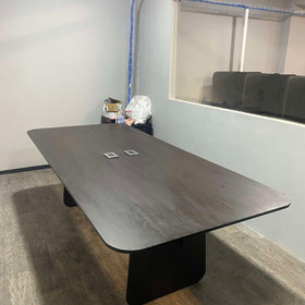 Mesa para sala de juntas 6 Plazas con Contactos y USB